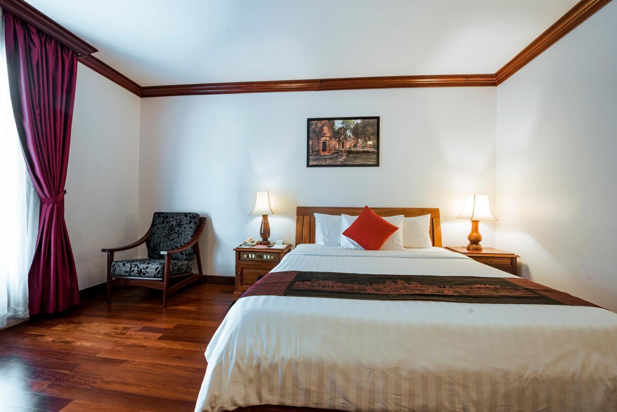 Deluxe King Room with Balcony